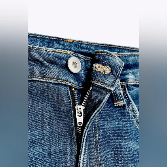 ZARA Cropped High-Waist Jeans NWTS